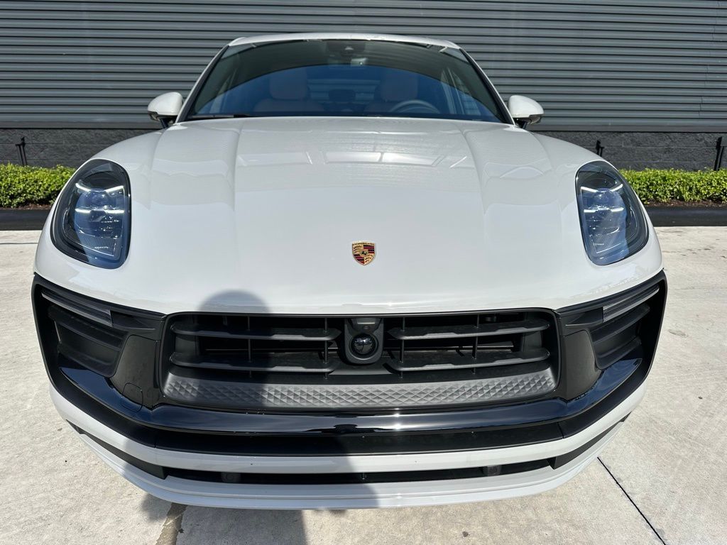 Thumbnail: 2026 Porsche Macan - 7