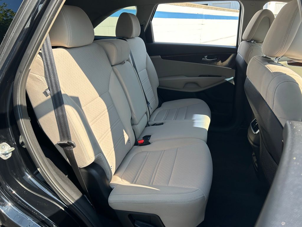 Thumbnail: 2016 Kia Sorento - 21