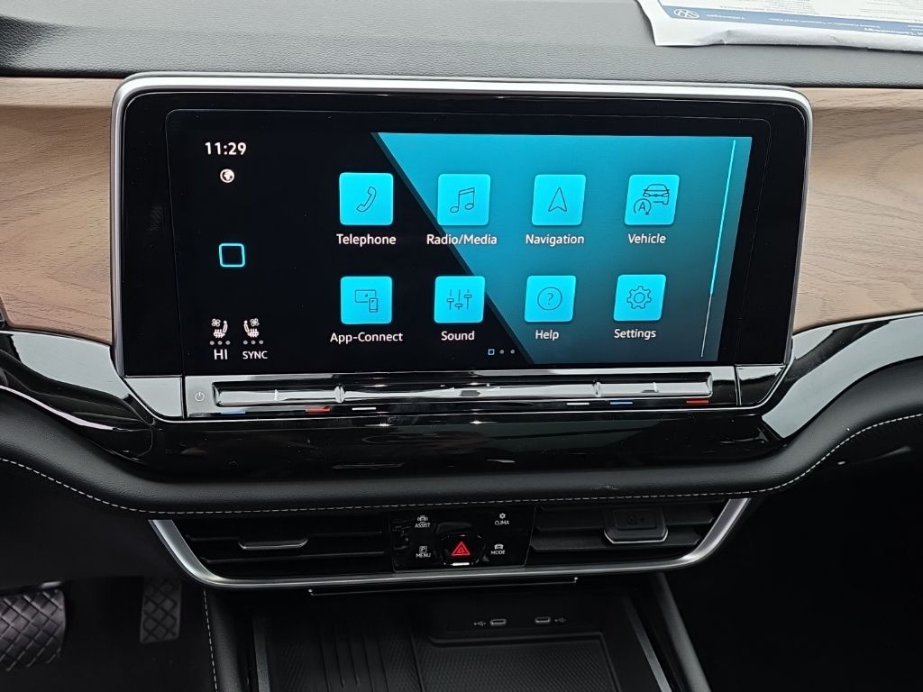 2026 Volkswagen Atlas 2.0T SE w/Technology Green at Sutliff Volkswagen