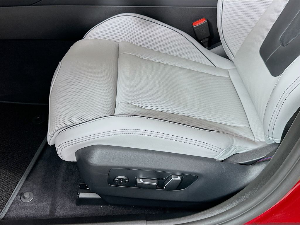 Thumbnail: 2026 BMW M5 - 21