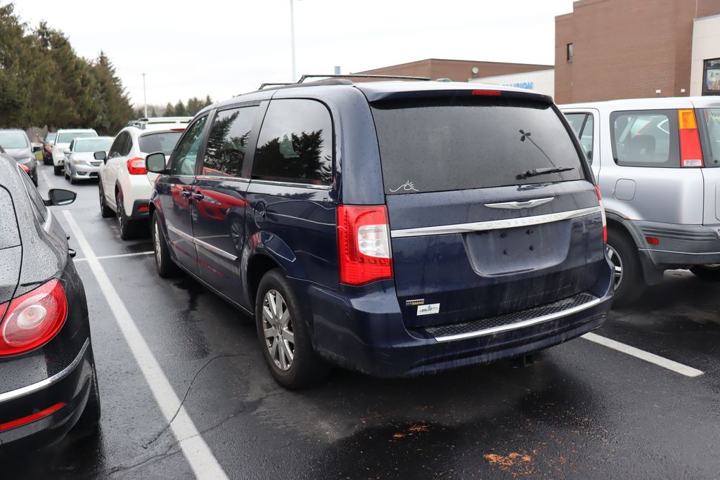 2014 Chrysler Town & Country Touring 2