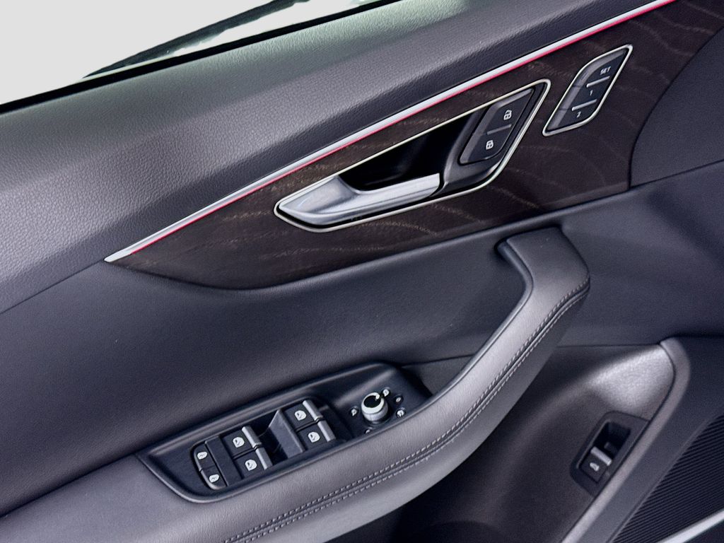 Thumbnail: 2023 Audi Q7 - 24