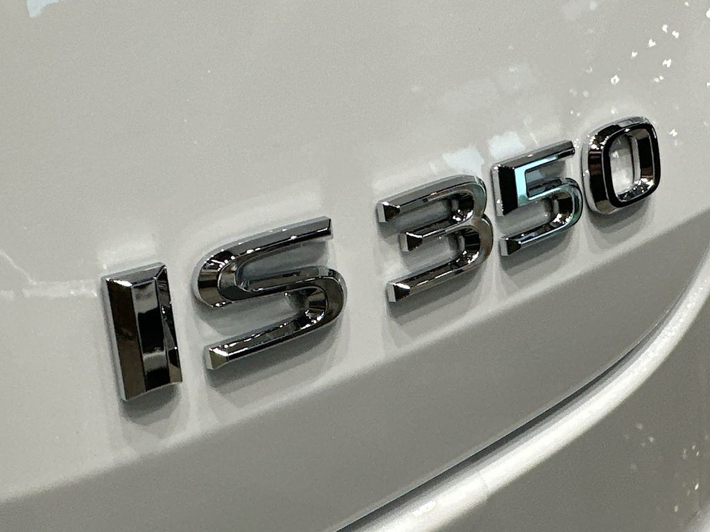 2025 Lexus IS 350 21