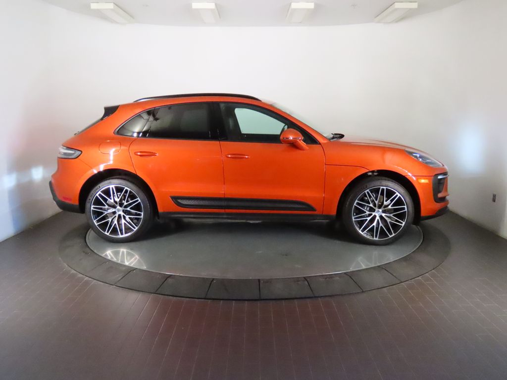 Thumbnail: 2025 Porsche Macan - 8