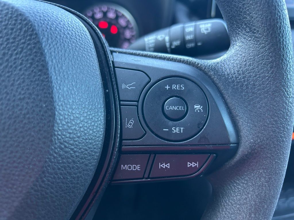 Thumbnail: 2022 Toyota RAV4 - 18