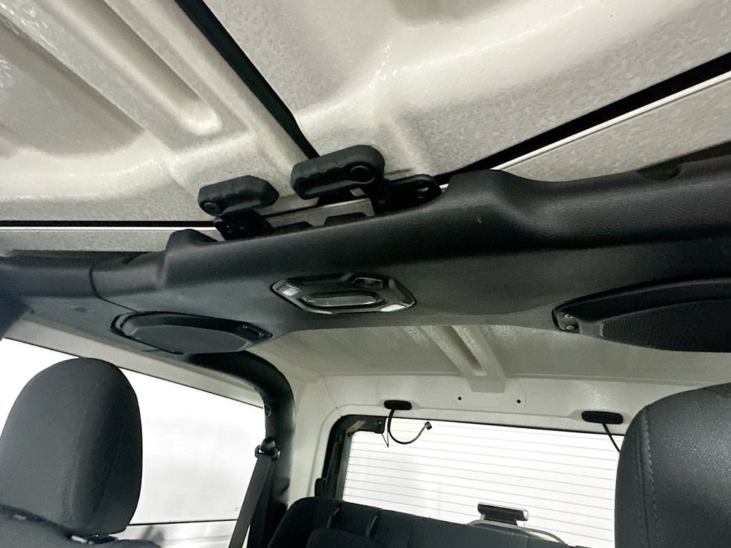 Used 2020 White Jeep Sport S image 20