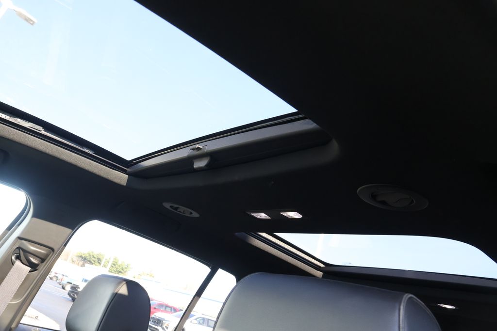 Thumbnail: 2023 Chevrolet Traverse - 10