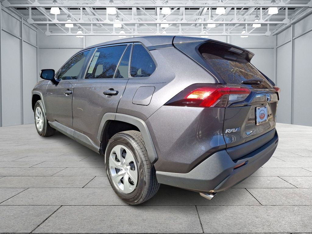 2022 Toyota RAV4 LE 6