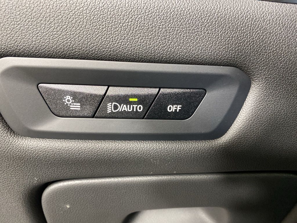 Used 2026 Green BMW xDrive40i image 11