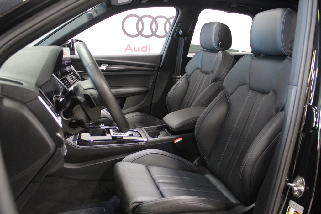 Thumbnail: 2025 Audi SQ5 - 12