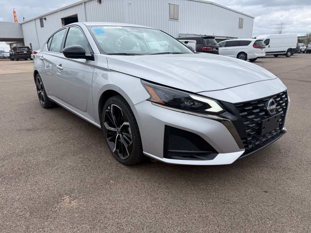 View vehicle photo 7