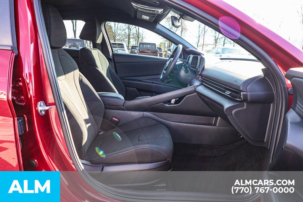 Used 2025 Red Hyundai SEL Sport image 21