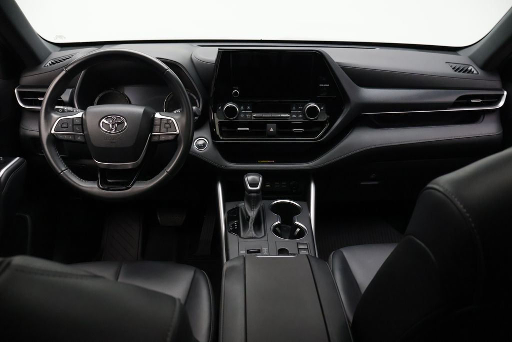 Thumbnail: 2023 Toyota Highlander - 24