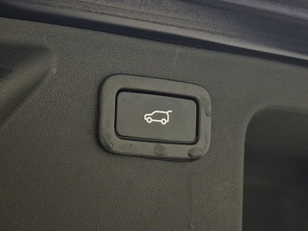 Thumbnail: 2016 Land Rover Discovery Sport - 31