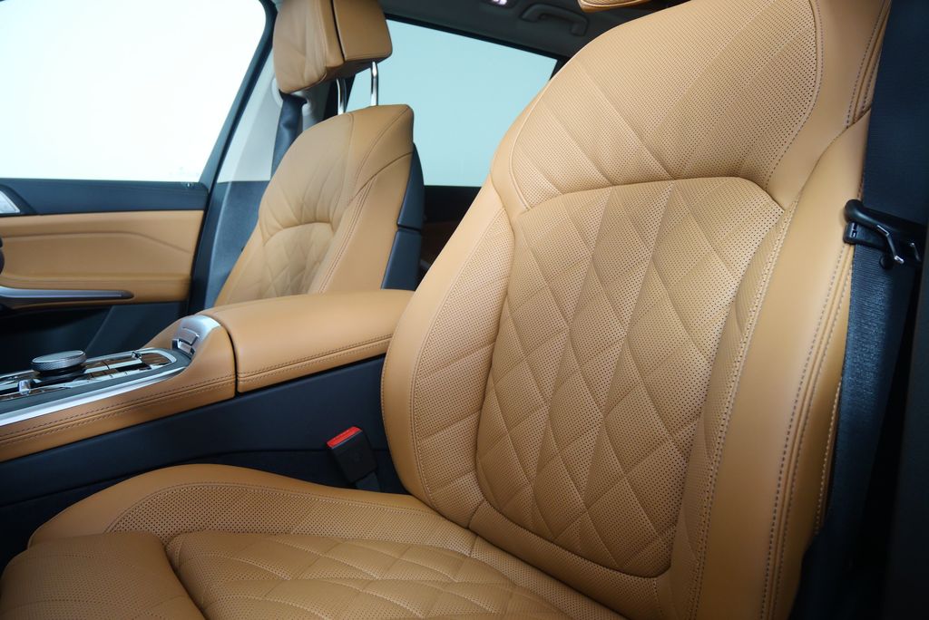 Thumbnail: 2026 BMW X7 - 10