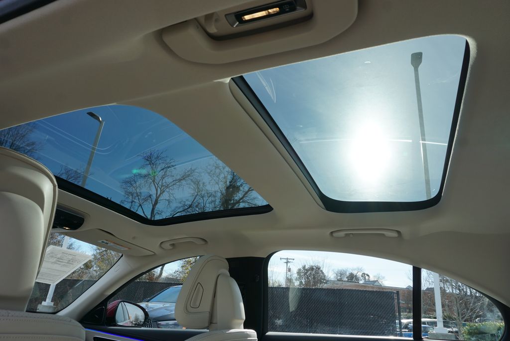 Thumbnail: 2025 Mercedes-Benz E-Class - 16