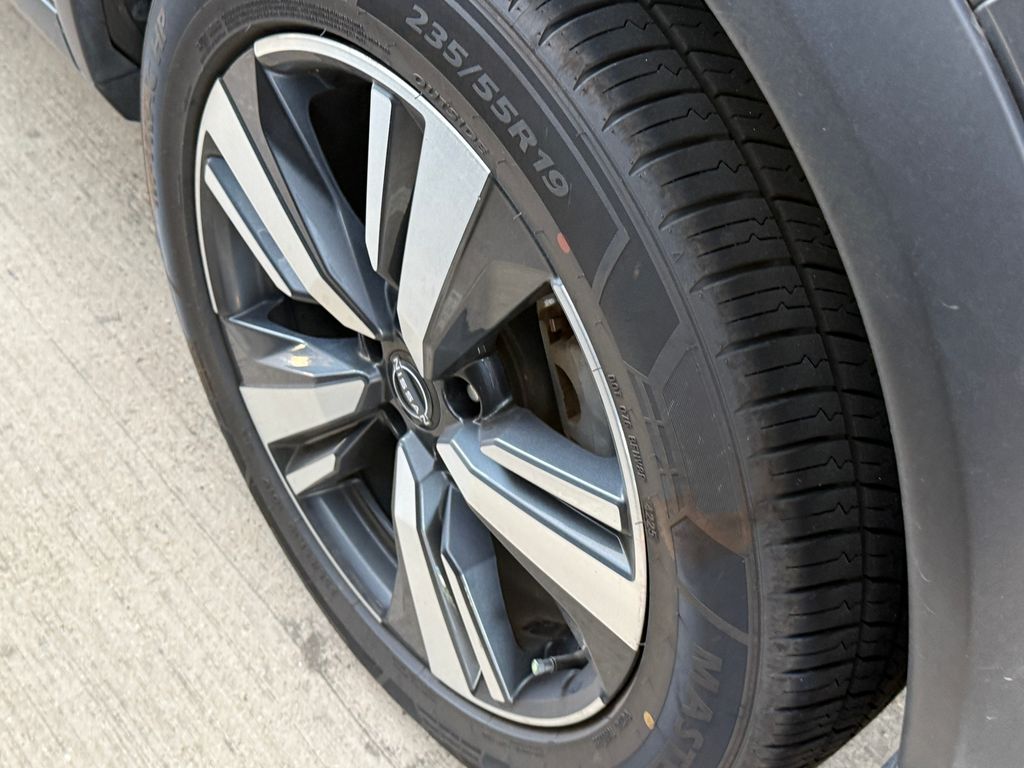 Used 2022 Gray Nissan SL image 9