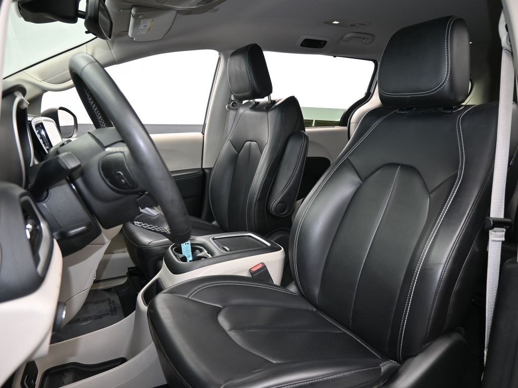 Used 2023 Bright White Clearcoat Chrysler Touring L image 10