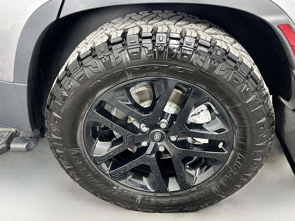 2024 Land Rover Defender 110 31