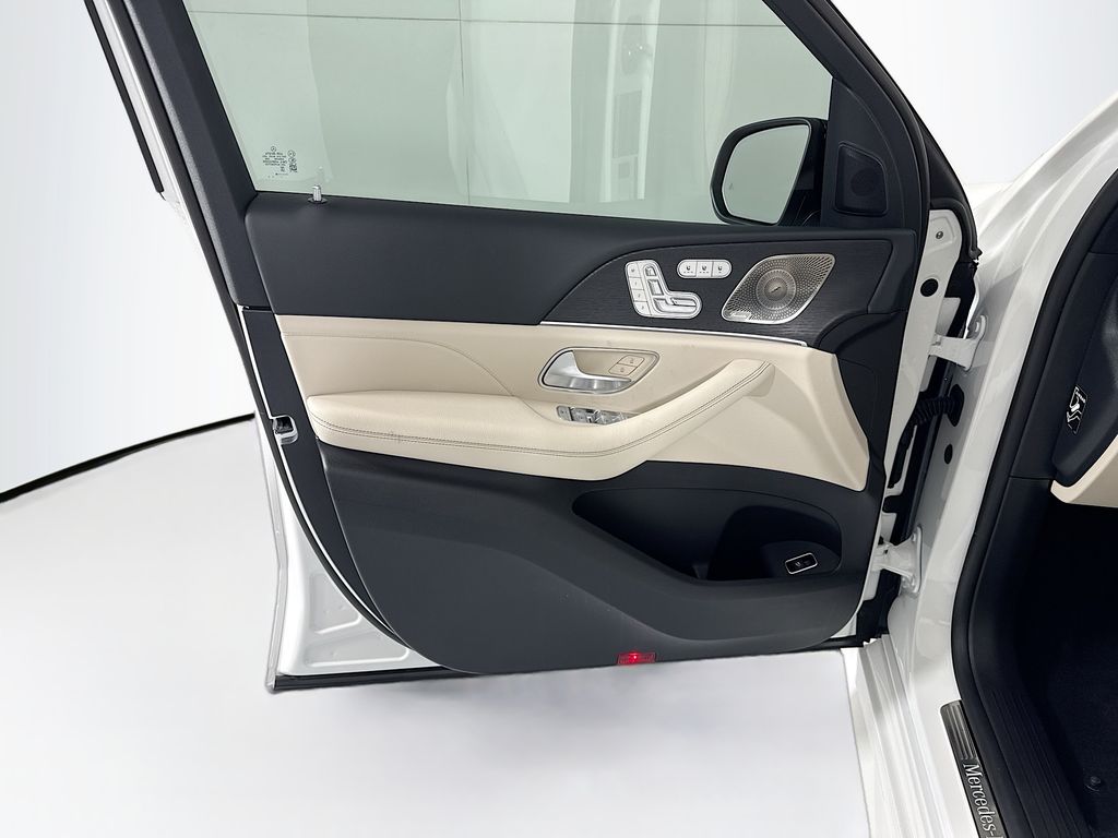 Thumbnail: 2026 Mercedes-Benz GLE - 26