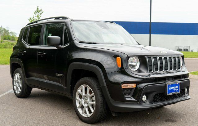 View vehicle photo 4