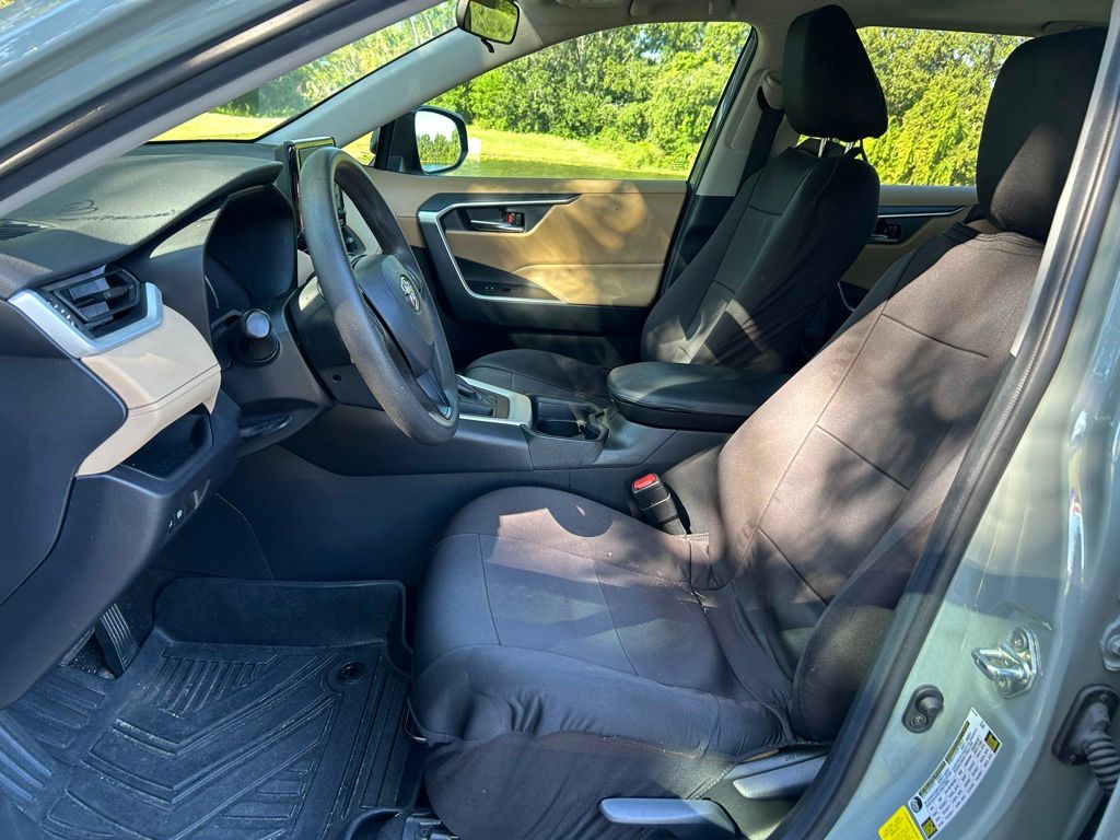 Thumbnail: 2019 Toyota RAV4 - 14