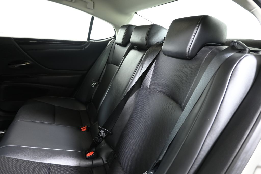 Thumbnail: 2021 Lexus ES - 4