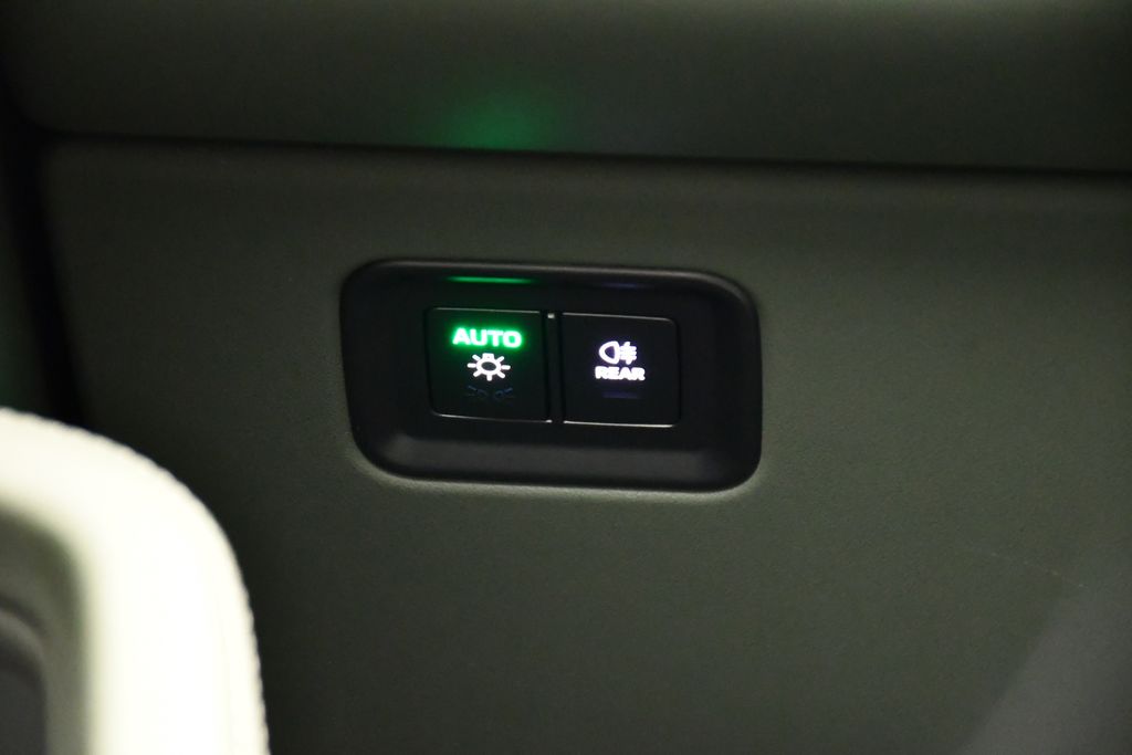 Thumbnail: 2025 Porsche Macan - 23