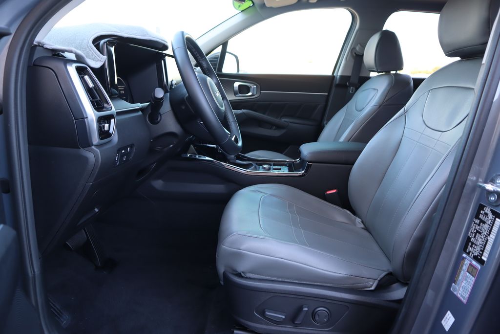 Thumbnail: 2023 Kia Sorento - 18