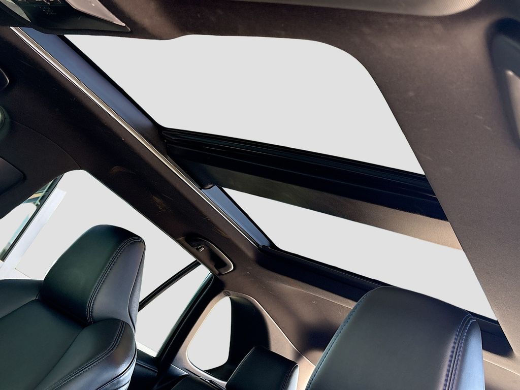 Thumbnail: 2020 Toyota RAV4 - 18