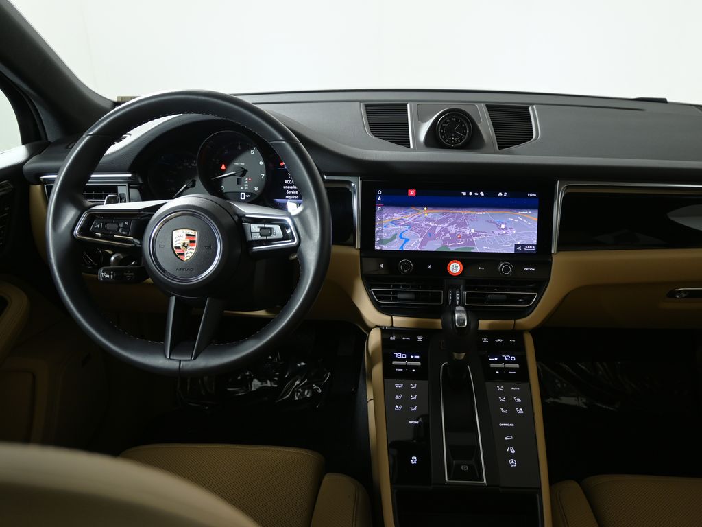 Thumbnail: 2025 Porsche Macan - 17