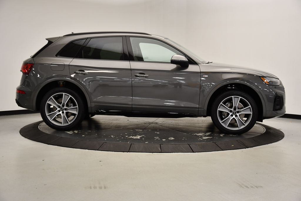 Thumbnail: 2025 Audi Q5 - 6