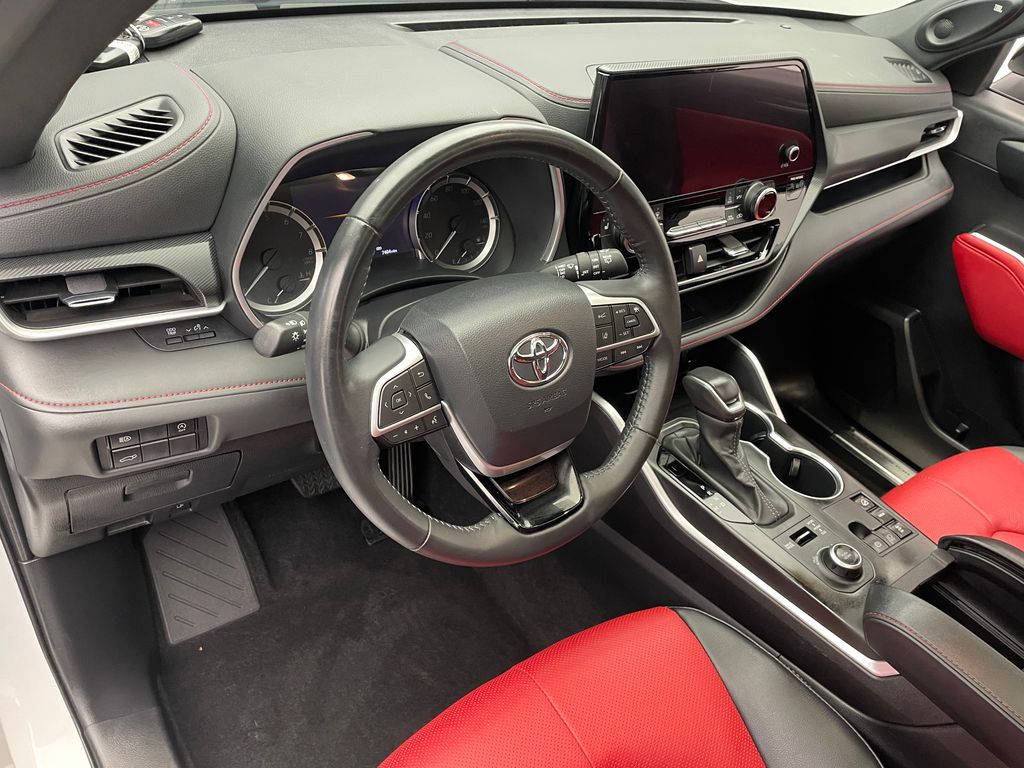 2024 Toyota Highlander XSE 11