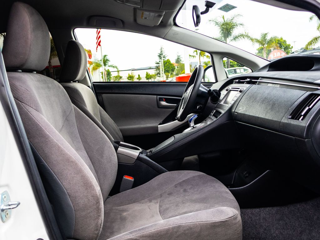 Used 2015 White Toyota Two image 24