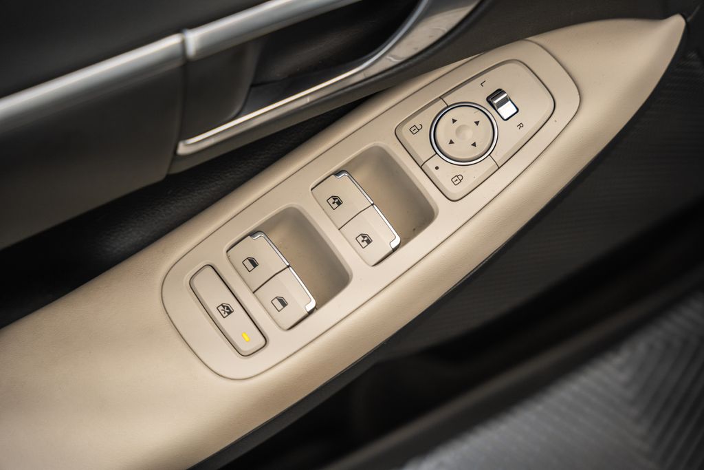 HyundaiSonata Hybrid38