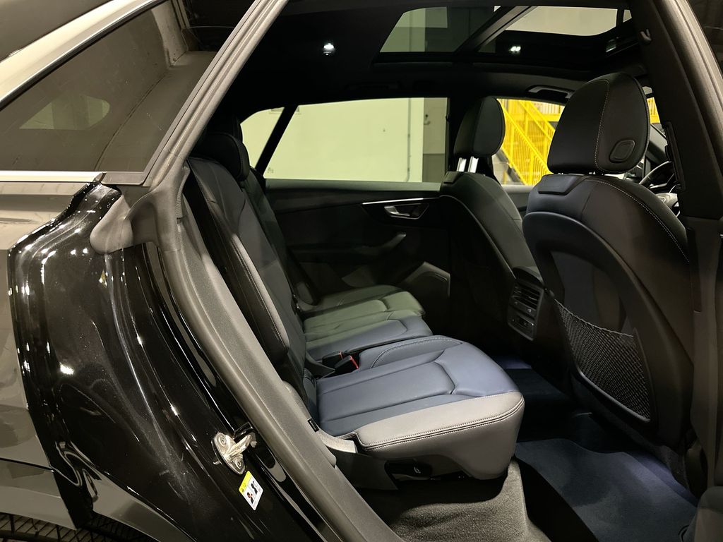 Thumbnail: 2025 Audi Q8 - 7