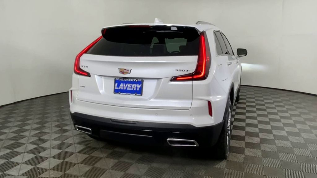 2024 Cadillac XT4 Premium Luxury 8