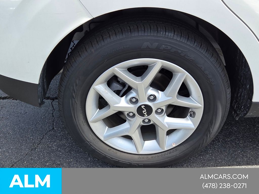 Used 2025 White Kia LX image 14