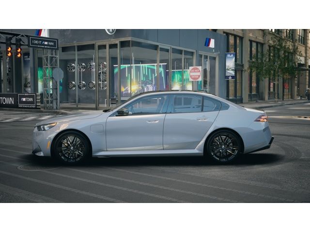 Thumbnail: 2026 BMW M5 - 4