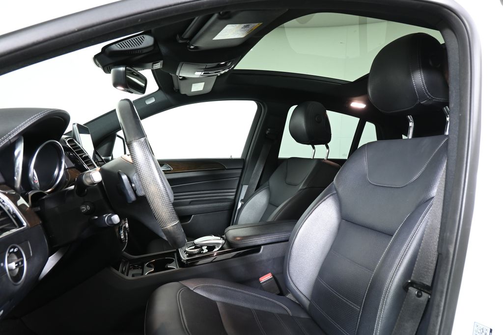 Thumbnail: 2016 Mercedes-Benz GLE - 15