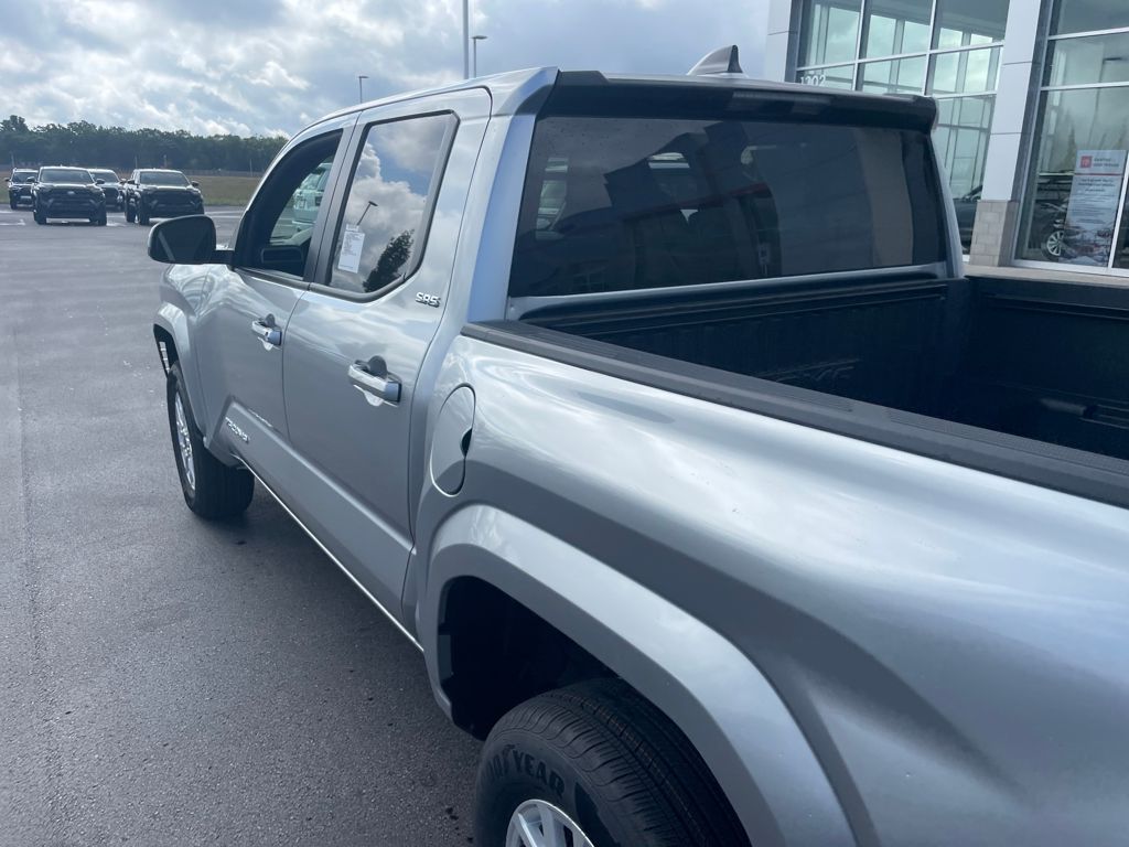 2025 Toyota Tacoma SR5 Double Cab photo 5