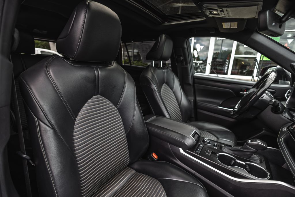 2021 Toyota Highlander XSE thumbnail 28