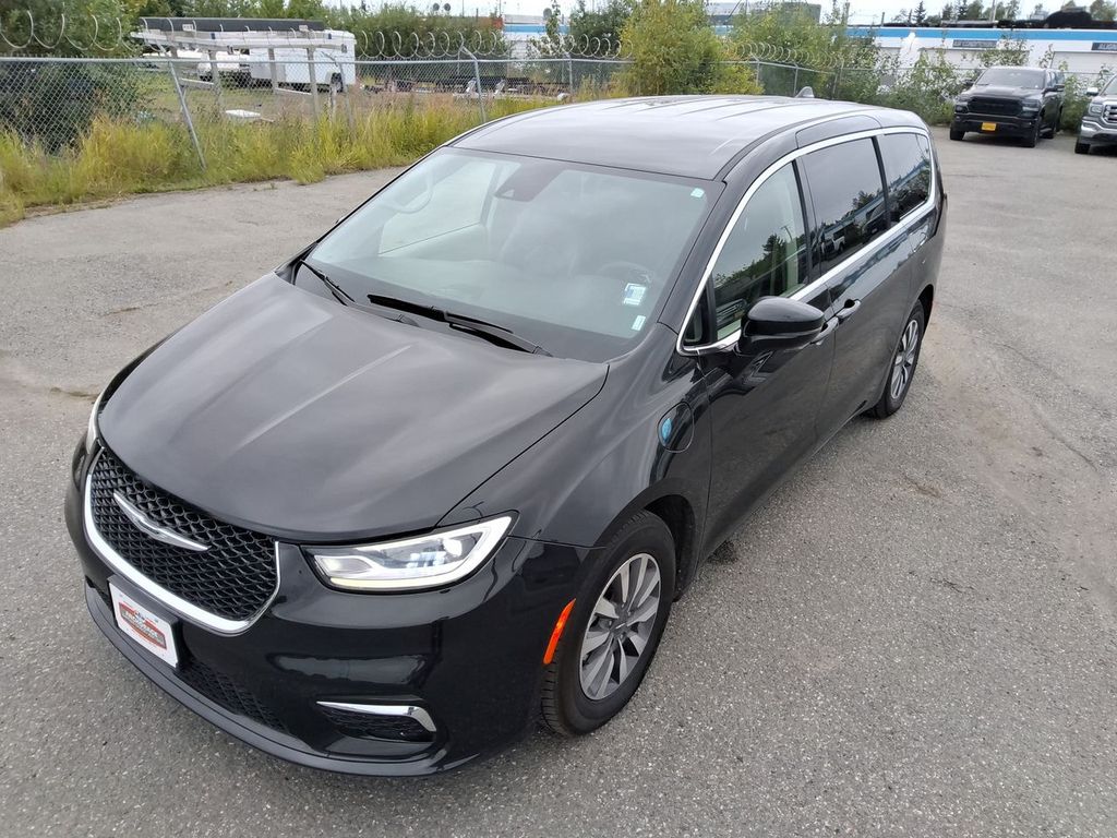 2024 Chrysler Pacifica Hybrid Select