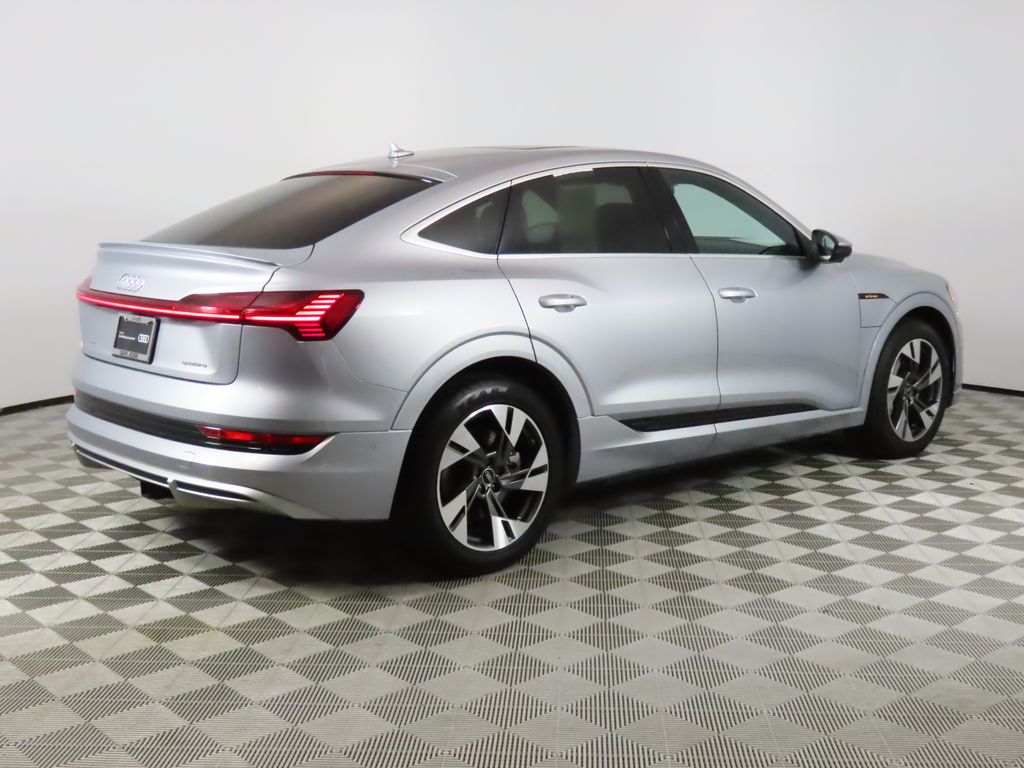 Thumbnail: 2022 Audi e-tron GT - 5