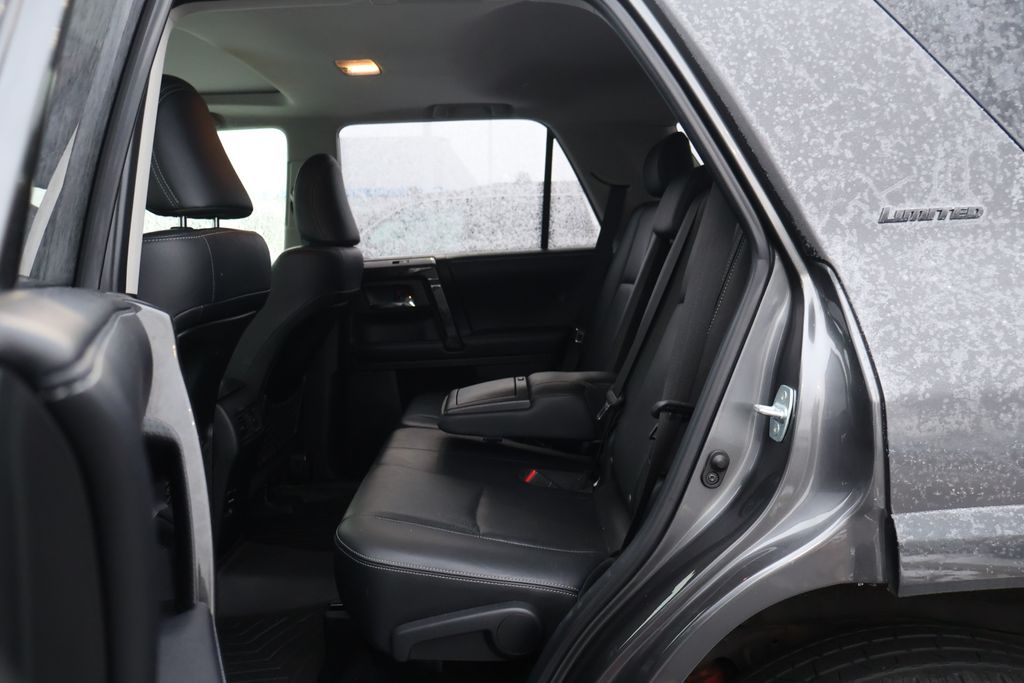 Thumbnail: 2019 Toyota 4Runner - 32