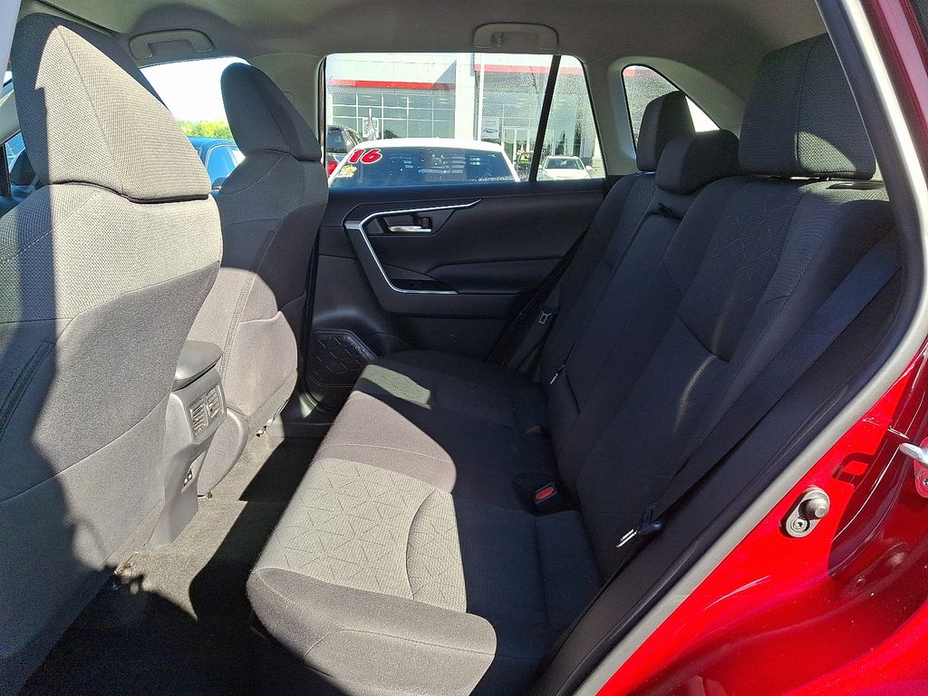 Thumbnail: 2022 Toyota RAV4 - 10