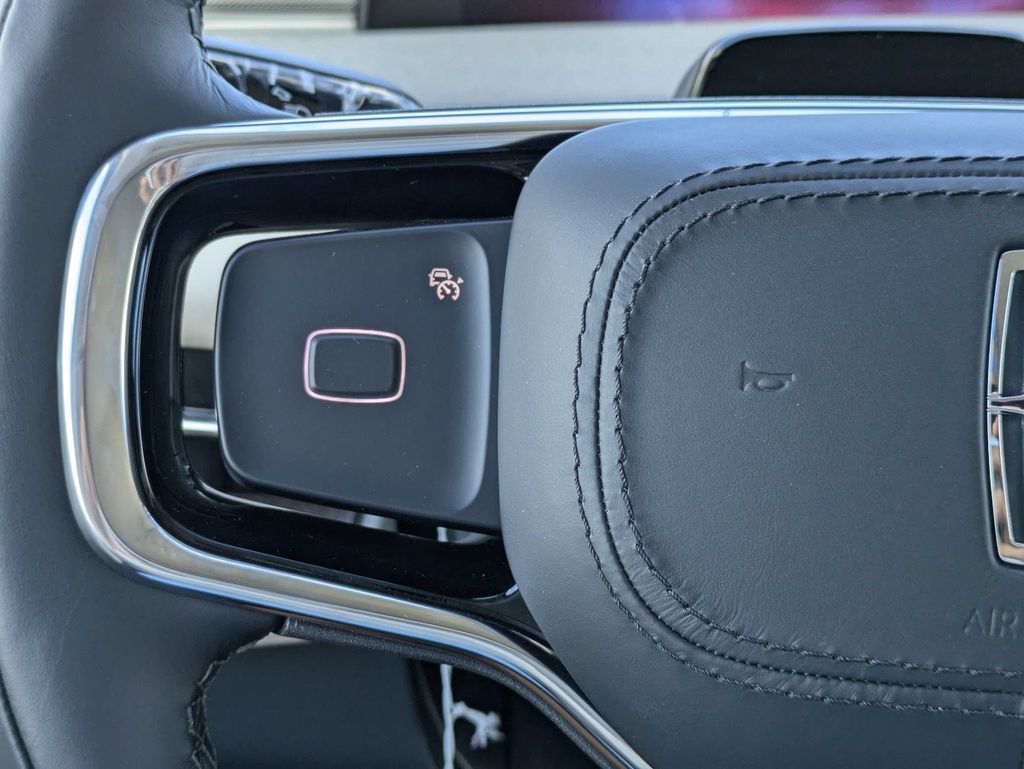 2027 Lincoln Navigator Premiere
