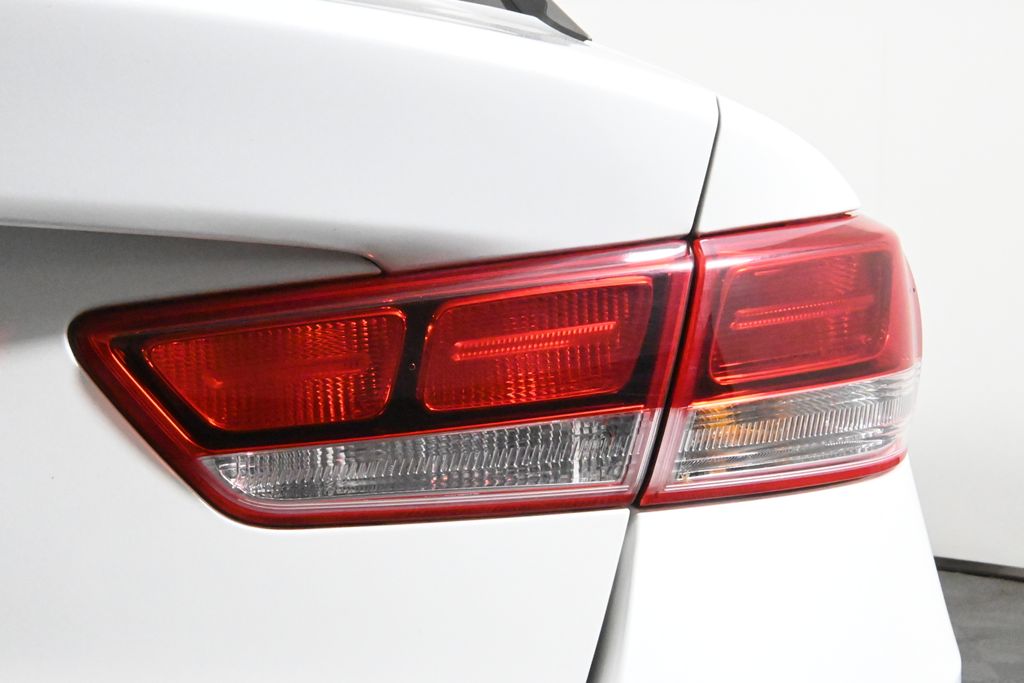 Thumbnail: 2018 Kia Optima - 14