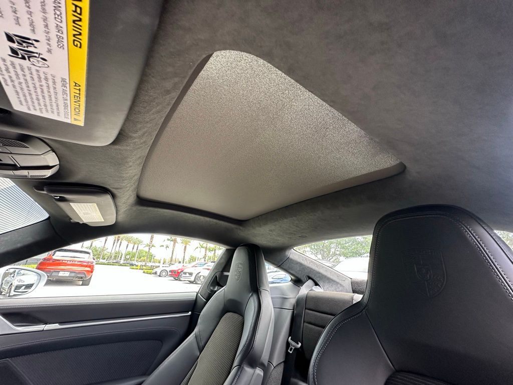 Thumbnail: 2025 Porsche 911 - 26