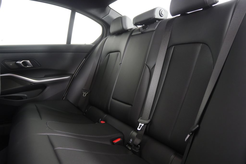 Thumbnail: 2026 BMW 3 Series - 16